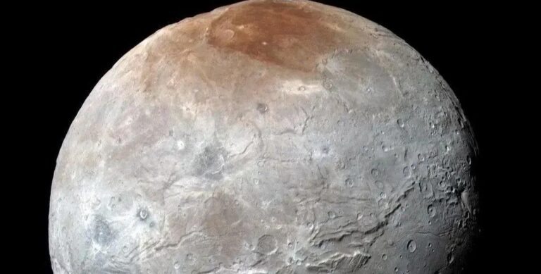 Como o beijo de Plutão possibilitou a captura da lua Caronte