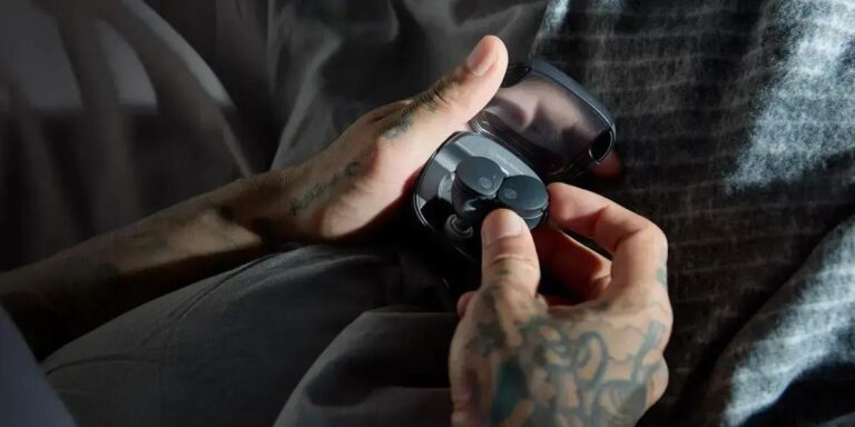 CES 2025: novo fone Audio-Technica promete até 30h de bateria e rivaliza com AirPods Pro