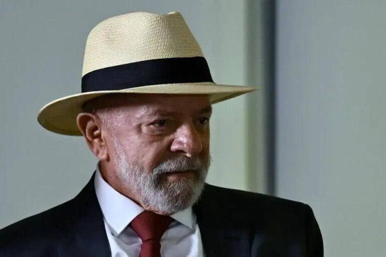 Lula afirma: Surgimos mais fortes que os golpistas 8/1 em ato democrático