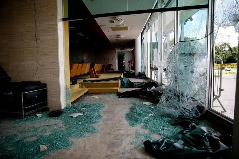 Lula celebra 81 anos do PT em clima de mal-estar com militares e ausências