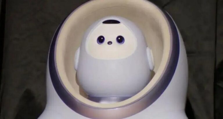 TCL apresenta robô companheiro interativo com IA para toda a família